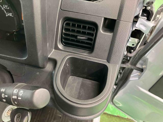 ハイゼットトラックエクストラＳＡIIIｔ４ＷＤ　５速ＭＴ　荷台三方開　リヤ４枚リーフ　荷台作業灯　ＬＥＤヘッドライト　バッテリーカバー　リヤスモークがラス　ＡＭ／ＦＭラジオ　衝突被害軽減装置　サイドレバー式駐車ブレーキ　大型アシストグリップ（千葉県）の中古車