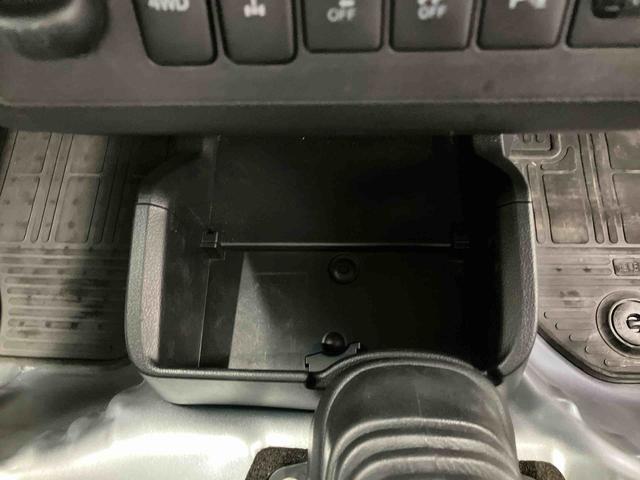 ハイゼットトラックエクストラＳＡIIIｔ４ＷＤ　５速ＭＴ　荷台三方開　リヤ４枚リーフ　荷台作業灯　ＬＥＤヘッドライト　バッテリーカバー　リヤスモークがラス　ＡＭ／ＦＭラジオ　衝突被害軽減装置　サイドレバー式駐車ブレーキ　大型アシストグリップ（千葉県）の中古車