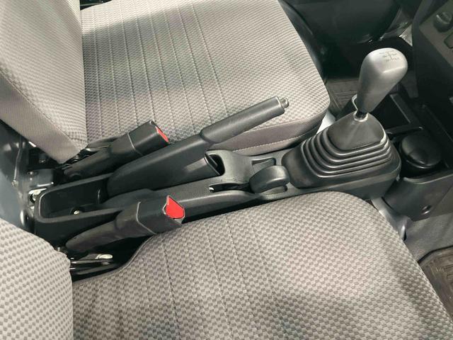 ハイゼットトラックエクストラＳＡIIIｔ４ＷＤ　５速ＭＴ　荷台三方開　リヤ４枚リーフ　荷台作業灯　ＬＥＤヘッドライト　バッテリーカバー　リヤスモークがラス　ＡＭ／ＦＭラジオ　衝突被害軽減装置　サイドレバー式駐車ブレーキ　大型アシストグリップ（千葉県）の中古車