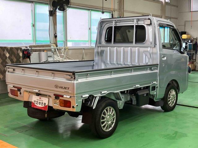 ハイゼットトラックエクストラＳＡIIIｔ４ＷＤ　５速ＭＴ　荷台三方開　リヤ４枚リーフ　荷台作業灯　ＬＥＤヘッドライト　バッテリーカバー　リヤスモークがラス　ＡＭ／ＦＭラジオ　衝突被害軽減装置　サイドレバー式駐車ブレーキ　大型アシストグリップ（千葉県）の中古車