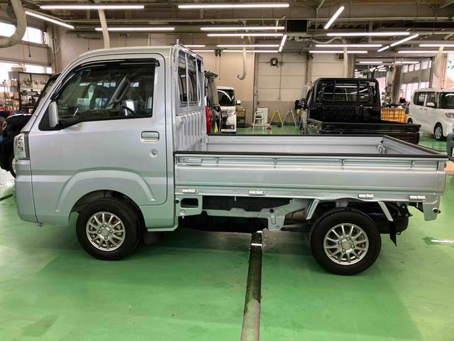 ハイゼットトラックエクストラＳＡIIIｔ４ＷＤ　５速ＭＴ　荷台三方開　リヤ４枚リーフ　荷台作業灯　ＬＥＤヘッドライト　バッテリーカバー　リヤスモークがラス　ＡＭ／ＦＭラジオ　衝突被害軽減装置　サイドレバー式駐車ブレーキ　大型アシストグリップ（千葉県）の中古車