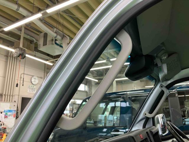 ハイゼットトラックエクストラＳＡIIIｔ４ＷＤ　５速ＭＴ　荷台三方開　リヤ４枚リーフ　荷台作業灯　ＬＥＤヘッドライト　バッテリーカバー　リヤスモークがラス　ＡＭ／ＦＭラジオ　衝突被害軽減装置　サイドレバー式駐車ブレーキ　大型アシストグリップ（千葉県）の中古車