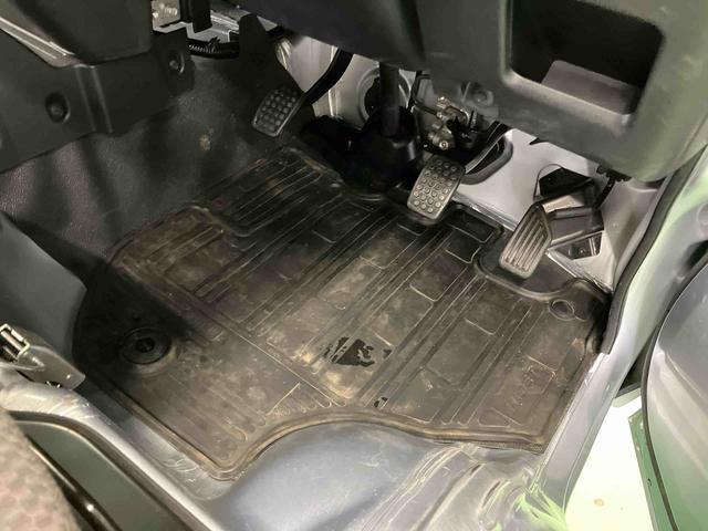 ハイゼットトラックエクストラＳＡIIIｔ４ＷＤ　５速ＭＴ　荷台三方開　リヤ４枚リーフ　荷台作業灯　ＬＥＤヘッドライト　バッテリーカバー　リヤスモークがラス　ＡＭ／ＦＭラジオ　衝突被害軽減装置　サイドレバー式駐車ブレーキ　大型アシストグリップ（千葉県）の中古車