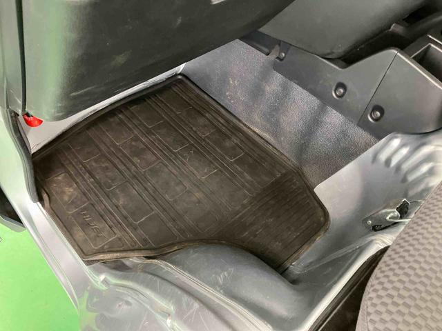 ハイゼットトラックエクストラＳＡIIIｔ４ＷＤ　５速ＭＴ　荷台三方開　リヤ４枚リーフ　荷台作業灯　ＬＥＤヘッドライト　バッテリーカバー　リヤスモークがラス　ＡＭ／ＦＭラジオ　衝突被害軽減装置　サイドレバー式駐車ブレーキ　大型アシストグリップ（千葉県）の中古車