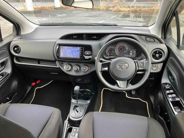 ヴィッツ1.3F LEDエディションナビ/BT/TV/DISC/バックカメラ 電動コーナーポール LEDヘッドライト プッシュボタンスターター 電動格納ドアミラー オートライト/ハイビーム 横滑り防止装置 衝突被害軽減ブレーキ(千葉県)の中古車