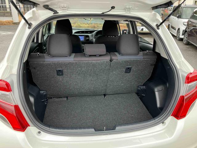 ヴィッツ1.3F LEDエディションナビ/BT/TV/DISC/バックカメラ 電動コーナーポール LEDヘッドライト プッシュボタンスターター 電動格納ドアミラー オートライト/ハイビーム 横滑り防止装置 衝突被害軽減ブレーキ(千葉県)の中古車