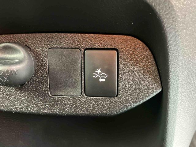 ヴィッツ1.3F LEDエディションナビ/BT/TV/DISC/バックカメラ 電動コーナーポール LEDヘッドライト プッシュボタンスターター 電動格納ドアミラー オートライト/ハイビーム 横滑り防止装置 衝突被害軽減ブレーキ(千葉県)の中古車