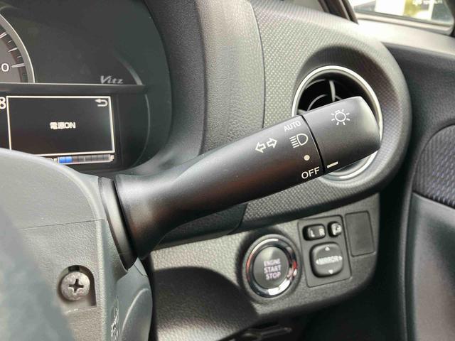 ヴィッツ1.3F LEDエディションナビ/BT/TV/DISC/バックカメラ 電動コーナーポール LEDヘッドライト プッシュボタンスターター 電動格納ドアミラー オートライト/ハイビーム 横滑り防止装置 衝突被害軽減ブレーキ(千葉県)の中古車