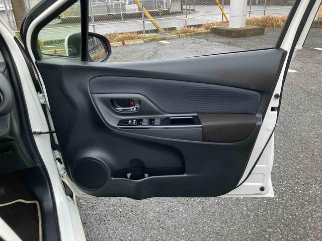 ヴィッツ1.3F LEDエディションナビ/BT/TV/DISC/バックカメラ 電動コーナーポール LEDヘッドライト プッシュボタンスターター 電動格納ドアミラー オートライト/ハイビーム 横滑り防止装置 衝突被害軽減ブレーキ(千葉県)の中古車