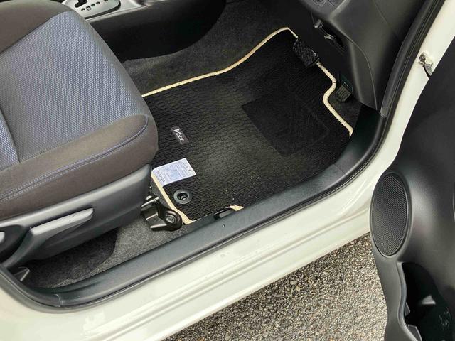 ヴィッツ1.3F LEDエディションナビ/BT/TV/DISC/バックカメラ 電動コーナーポール LEDヘッドライト プッシュボタンスターター 電動格納ドアミラー オートライト/ハイビーム 横滑り防止装置 衝突被害軽減ブレーキ(千葉県)の中古車