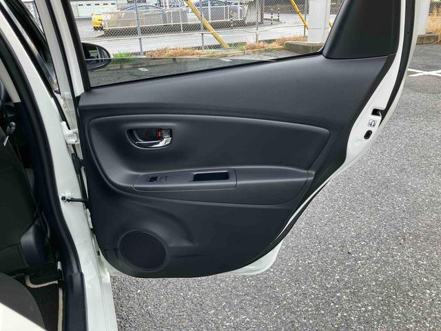 ヴィッツ1.3F LEDエディションナビ/BT/TV/DISC/バックカメラ 電動コーナーポール LEDヘッドライト プッシュボタンスターター 電動格納ドアミラー オートライト/ハイビーム 横滑り防止装置 衝突被害軽減ブレーキ(千葉県)の中古車