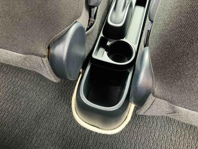 ヴィッツ1.3F LEDエディションナビ/BT/TV/DISC/バックカメラ 電動コーナーポール LEDヘッドライト プッシュボタンスターター 電動格納ドアミラー オートライト/ハイビーム 横滑り防止装置 衝突被害軽減ブレーキ(千葉県)の中古車