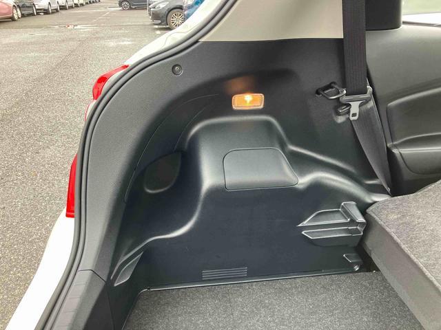 ヴィッツ1.3F LEDエディションナビ/BT/TV/DISC/バックカメラ 電動コーナーポール LEDヘッドライト プッシュボタンスターター 電動格納ドアミラー オートライト/ハイビーム 横滑り防止装置 衝突被害軽減ブレーキ(千葉県)の中古車