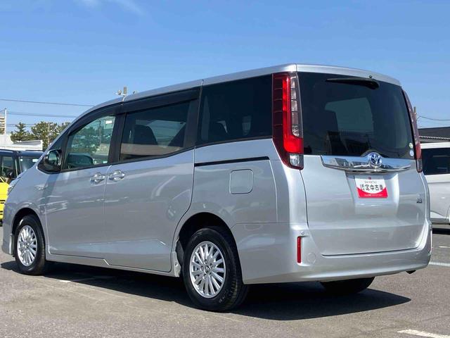 ノアハイブリッドG9型ナビ/TV/DVD/BT バックカメラ ETC ハイブリッド 前後コーナーセンサー リモコンエンジンスターター ワイヤレス充電 クルコン LEDヘッドライト オートライト 革巻ステアリング アルミ(千葉県)の中古車