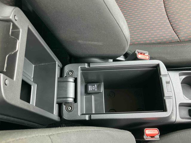 ＲＶＲＧ４ＷＤ　ＣＤ／ラジオ／ＵＳＢ／ＡＵＸ　ＨＩＤヘッドライト　オートライト　オートハイビーム　衝突軽減ブレーキ　横滑り防止装置　ニーエアバッグ　オートＡ／Ｃ　スマートキー　革巻ステアリング　アルミホイール（千葉県）の中古車