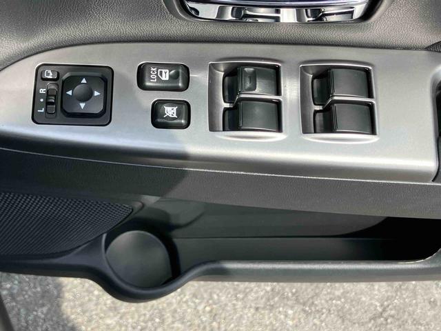 ＲＶＲＧ４ＷＤ　ＣＤ／ラジオ／ＵＳＢ／ＡＵＸ　ＨＩＤヘッドライト　オートライト　オートハイビーム　衝突軽減ブレーキ　横滑り防止装置　ニーエアバッグ　オートＡ／Ｃ　スマートキー　革巻ステアリング　アルミホイール（千葉県）の中古車