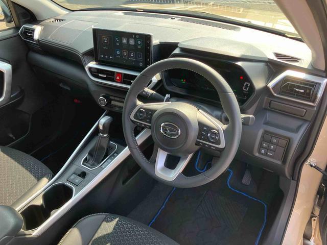 ロッキープレミアムG HEV9型DPオーディオ/BT/TV/USB 全周囲カメラ ステアスイッチ LEDヘッドランプ リヤフォグランプ 17インチアルミ シートヒーター 全車速追従クルコン コーナーセンサー 衝突被害軽減ブレーキ(千葉県)の中古車