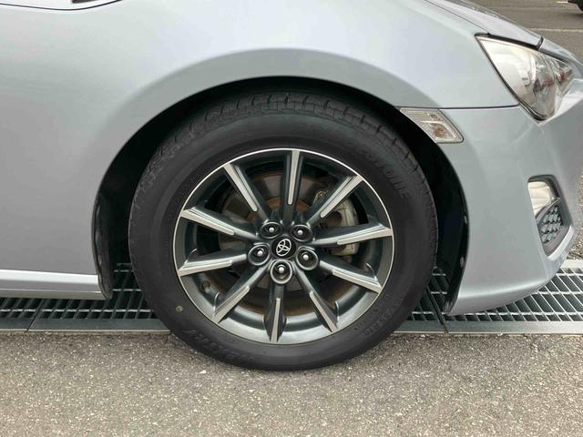 ８６Ｇナビ／ワンセグ／ＢＴ／ＡＵＸ／ＣＤ　バックカメラ　ＥＴＣ　革巻きステアリング　オートライト　サイドレバー式駐車ブレーキ　キーレスエントリー　盗難防止装置　アルミホイール　チルトハンドル機構（千葉県）の中古車