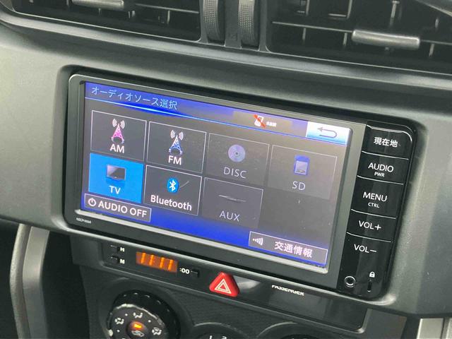 ８６Ｇナビ／ワンセグ／ＢＴ／ＡＵＸ／ＣＤ　バックカメラ　ＥＴＣ　革巻きステアリング　オートライト　サイドレバー式駐車ブレーキ　キーレスエントリー　盗難防止装置　アルミホイール　チルトハンドル機構（千葉県）の中古車