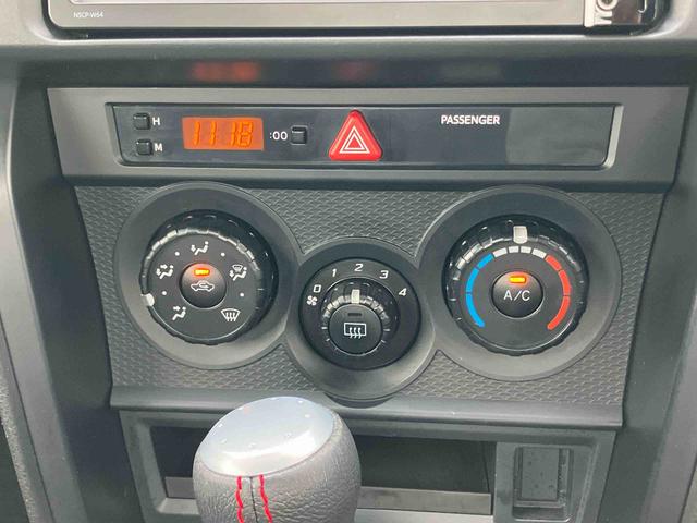 ８６Ｇナビ／ワンセグ／ＢＴ／ＡＵＸ／ＣＤ　バックカメラ　ＥＴＣ　革巻きステアリング　オートライト　サイドレバー式駐車ブレーキ　キーレスエントリー　盗難防止装置　アルミホイール　チルトハンドル機構（千葉県）の中古車