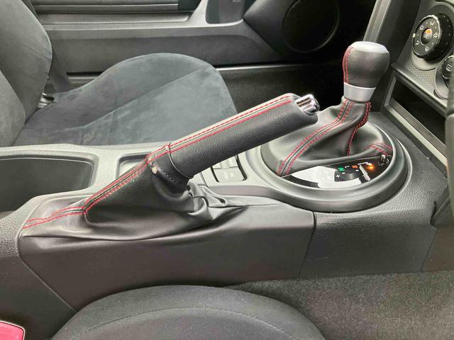 ８６Ｇナビ／ワンセグ／ＢＴ／ＡＵＸ／ＣＤ　バックカメラ　ＥＴＣ　革巻きステアリング　オートライト　サイドレバー式駐車ブレーキ　キーレスエントリー　盗難防止装置　アルミホイール　チルトハンドル機構（千葉県）の中古車