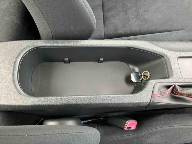 ８６Ｇナビ／ワンセグ／ＢＴ／ＡＵＸ／ＣＤ　バックカメラ　ＥＴＣ　革巻きステアリング　オートライト　サイドレバー式駐車ブレーキ　キーレスエントリー　盗難防止装置　アルミホイール　チルトハンドル機構（千葉県）の中古車