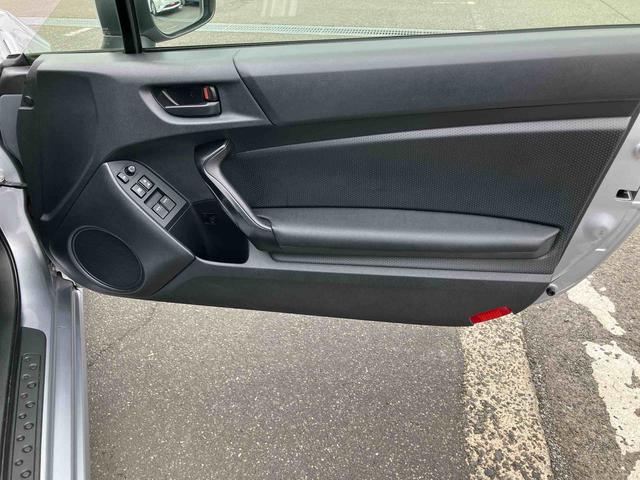 ８６Ｇナビ／ワンセグ／ＢＴ／ＡＵＸ／ＣＤ　バックカメラ　ＥＴＣ　革巻きステアリング　オートライト　サイドレバー式駐車ブレーキ　キーレスエントリー　盗難防止装置　アルミホイール　チルトハンドル機構（千葉県）の中古車