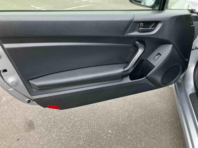 ８６Ｇナビ／ワンセグ／ＢＴ／ＡＵＸ／ＣＤ　バックカメラ　ＥＴＣ　革巻きステアリング　オートライト　サイドレバー式駐車ブレーキ　キーレスエントリー　盗難防止装置　アルミホイール　チルトハンドル機構（千葉県）の中古車