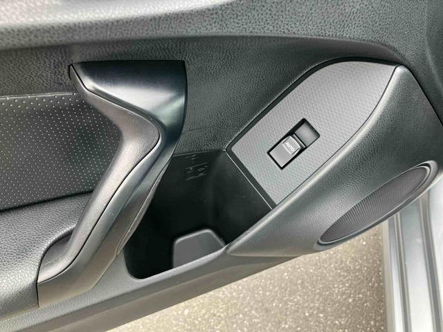 ８６Ｇナビ／ワンセグ／ＢＴ／ＡＵＸ／ＣＤ　バックカメラ　ＥＴＣ　革巻きステアリング　オートライト　サイドレバー式駐車ブレーキ　キーレスエントリー　盗難防止装置　アルミホイール　チルトハンドル機構（千葉県）の中古車