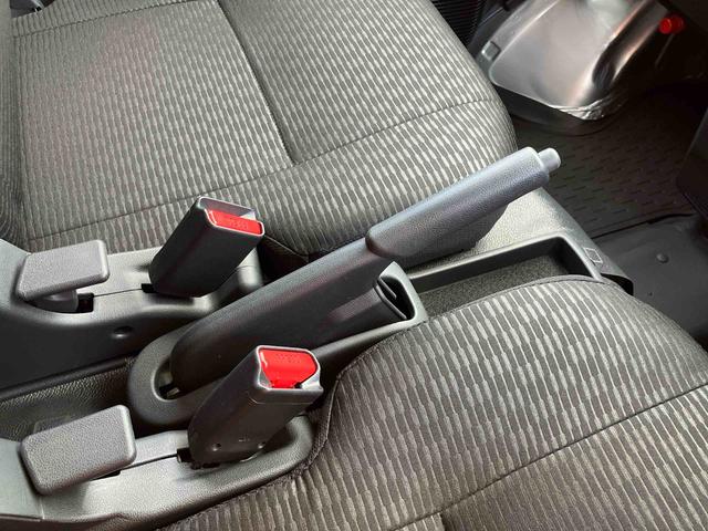 ハイゼットカーゴデラックス衝突被害軽減ブレーキ コーナーセンサー オートライト プライバシーガラス フロントパワーウィンドウ オーバーヘッドシェルフ スピーカー一体型AM・FMラジオ キーレスエントリー アイドリングストップ(千葉県)の中古車