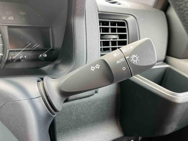 ハイゼットカーゴデラックス衝突被害軽減ブレーキ コーナーセンサー オートライト プライバシーガラス フロントパワーウィンドウ オーバーヘッドシェルフ スピーカー一体型AM・FMラジオ キーレスエントリー アイドリングストップ(千葉県)の中古車