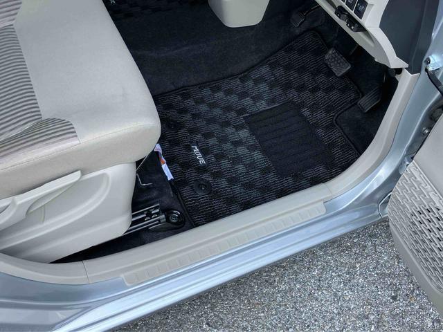 ムーヴL SAIIナビ/BT/TV/CD/DVD ETC コーナーポール 電動格納ドアミラー プライバシーガラス キーレスエントリー セキュリティアラーム 運転席シートリフター 横滑り防止装置 衝突被害軽減ブレーキ(千葉県)の中古車