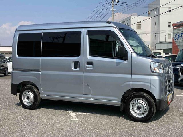 ハイゼットカーゴデラックスETC 衝突被害軽減ブレーキ コーナーセンサー オートライト プライバシーガラス フロントパワーウィンドウ オーバーヘッドシェルフ スピーカー一体型AM・FMラジオ キーレス アイドリングストップ(千葉県)の中古車