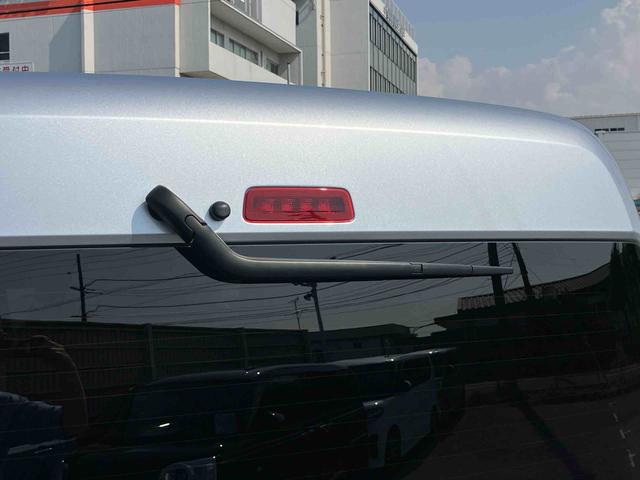 ハイゼットカーゴデラックスETC 衝突被害軽減ブレーキ コーナーセンサー オートライト プライバシーガラス フロントパワーウィンドウ オーバーヘッドシェルフ スピーカー一体型AM・FMラジオ キーレス アイドリングストップ(千葉県)の中古車