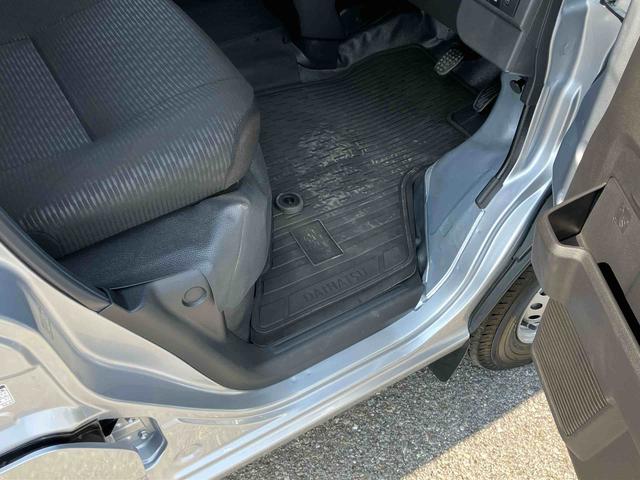 ハイゼットカーゴデラックスETC 衝突被害軽減ブレーキ コーナーセンサー オートライト プライバシーガラス フロントパワーウィンドウ オーバーヘッドシェルフ スピーカー一体型AM・FMラジオ キーレス アイドリングストップ(千葉県)の中古車