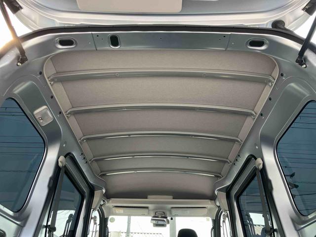 ハイゼットカーゴデラックスETC 衝突被害軽減ブレーキ コーナーセンサー オートライト プライバシーガラス フロントパワーウィンドウ オーバーヘッドシェルフ スピーカー一体型AM・FMラジオ キーレス アイドリングストップ(千葉県)の中古車