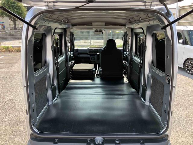 ハイゼットカーゴデラックスETC 衝突被害軽減ブレーキ コーナーセンサー オートライト プライバシーガラス フロントパワーウィンドウ オーバーヘッドシェルフ スピーカー一体型AM・FMラジオ キーレス アイドリングストップ(千葉県)の中古車