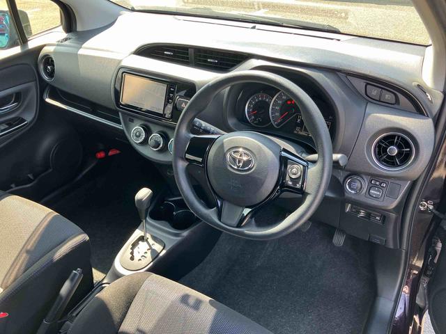 ヴィッツ１．３Ｆ　ＬＥＤエディションナビ／ＴＶ／ＤＶＤ／ＢＴ　ＥＴＣ　衝突軽減装置　ＬＥＤヘッドライト　オートライト　スマートキー　ボタンスタート　サイドレバー式駐車ブレーキ　アイドリングストップ　シートリフター　マニュアルエアコン（千葉県）の中古車