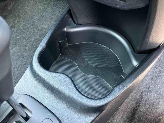 ヴィッツ１．３Ｆ　ＬＥＤエディションナビ／ＴＶ／ＤＶＤ／ＢＴ　ＥＴＣ　衝突軽減装置　ＬＥＤヘッドライト　オートライト　スマートキー　ボタンスタート　サイドレバー式駐車ブレーキ　アイドリングストップ　シートリフター　マニュアルエアコン（千葉県）の中古車