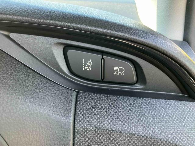 ヴィッツ１．３Ｆ　ＬＥＤエディションナビ／ＴＶ／ＤＶＤ／ＢＴ　ＥＴＣ　衝突軽減装置　ＬＥＤヘッドライト　オートライト　スマートキー　ボタンスタート　サイドレバー式駐車ブレーキ　アイドリングストップ　シートリフター　マニュアルエアコン（千葉県）の中古車