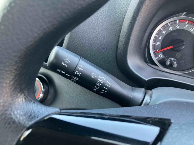 ヴィッツ１．３Ｆ　ＬＥＤエディションナビ／ＴＶ／ＤＶＤ／ＢＴ　ＥＴＣ　衝突軽減装置　ＬＥＤヘッドライト　オートライト　スマートキー　ボタンスタート　サイドレバー式駐車ブレーキ　アイドリングストップ　シートリフター　マニュアルエアコン（千葉県）の中古車