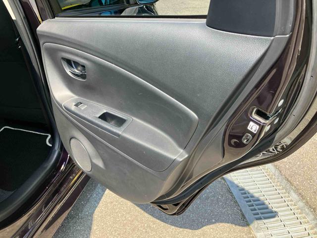 ヴィッツ１．３Ｆ　ＬＥＤエディションナビ／ＴＶ／ＤＶＤ／ＢＴ　ＥＴＣ　衝突軽減装置　ＬＥＤヘッドライト　オートライト　スマートキー　ボタンスタート　サイドレバー式駐車ブレーキ　アイドリングストップ　シートリフター　マニュアルエアコン（千葉県）の中古車