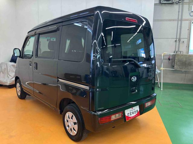 ハイゼットカーゴクルーズターボ操作パネル脱着式ＣＤラジオチューナー　ＵＳＢ接続　ＡＵＸ接続　ＥＴＣ　オーバーヘッドシェルフ　電動格納式ドアミラー　キーレスエントリー　荷台マット　灰皿　シガーライター　フルホイールキャップ（千葉県）の中古車