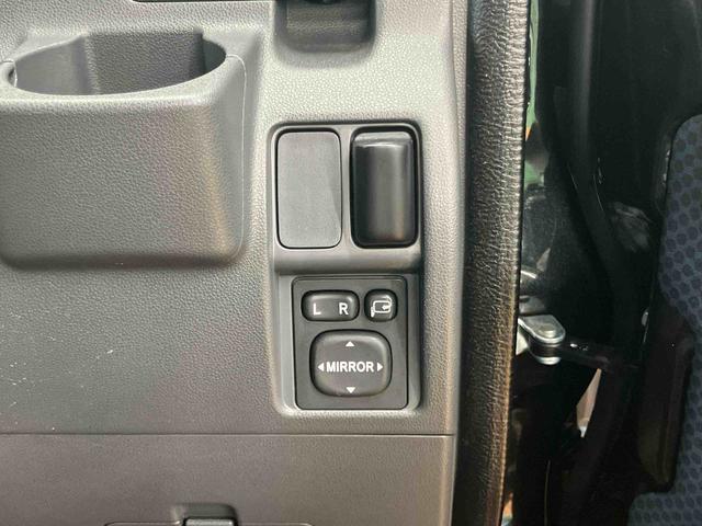 ハイゼットカーゴクルーズターボ操作パネル脱着式ＣＤラジオチューナー　ＵＳＢ接続　ＡＵＸ接続　ＥＴＣ　オーバーヘッドシェルフ　電動格納式ドアミラー　キーレスエントリー　荷台マット　灰皿　シガーライター　フルホイールキャップ（千葉県）の中古車