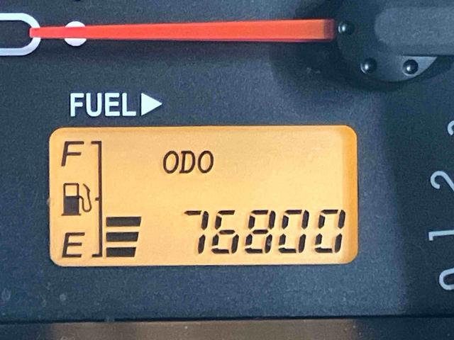 ハイゼットカーゴクルーズターボ操作パネル脱着式ＣＤラジオチューナー　ＵＳＢ接続　ＡＵＸ接続　ＥＴＣ　オーバーヘッドシェルフ　電動格納式ドアミラー　キーレスエントリー　荷台マット　灰皿　シガーライター　フルホイールキャップ（千葉県）の中古車