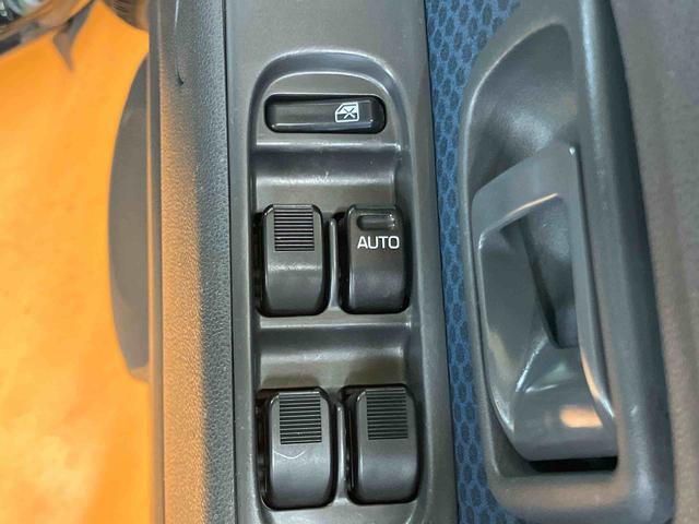 ハイゼットカーゴクルーズターボ操作パネル脱着式ＣＤラジオチューナー　ＵＳＢ接続　ＡＵＸ接続　ＥＴＣ　オーバーヘッドシェルフ　電動格納式ドアミラー　キーレスエントリー　荷台マット　灰皿　シガーライター　フルホイールキャップ（千葉県）の中古車