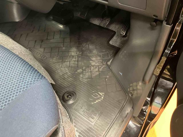 ハイゼットカーゴクルーズターボ操作パネル脱着式ＣＤラジオチューナー　ＵＳＢ接続　ＡＵＸ接続　ＥＴＣ　オーバーヘッドシェルフ　電動格納式ドアミラー　キーレスエントリー　荷台マット　灰皿　シガーライター　フルホイールキャップ（千葉県）の中古車