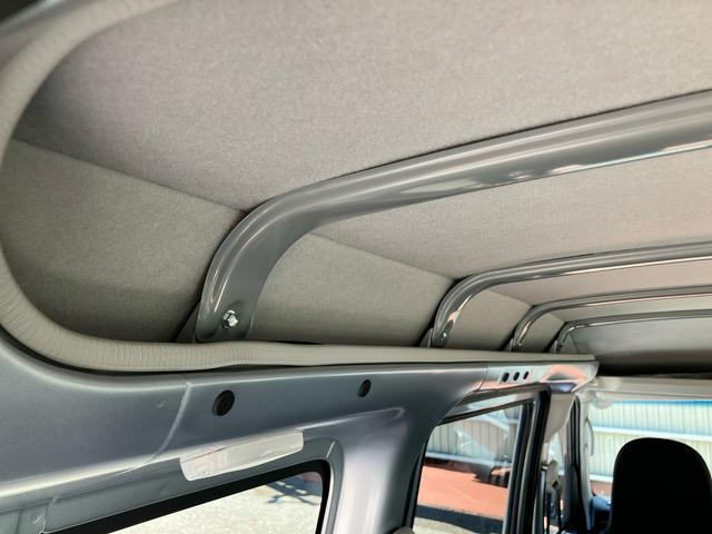 ハイゼットカーゴデラックスＳＡIIIオートマ　ＬＥＤヘッドライト　スモークガラス　オーバーヘッドシェルフ　トップシェイドガラス　衝突被害軽減装置　両側スライドドア　アイドリングストップ　リヤ障害物センサー　スピーカー一体ＡＭ／ＦＭラジオ（千葉県）の中古車