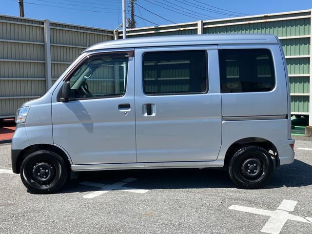 ハイゼットカーゴデラックスＳＡIIIオートマ　ＬＥＤヘッドライト　スモークガラス　オーバーヘッドシェルフ　トップシェイドガラス　衝突被害軽減装置　両側スライドドア　アイドリングストップ　リヤ障害物センサー　スピーカー一体ＡＭ／ＦＭラジオ（千葉県）の中古車