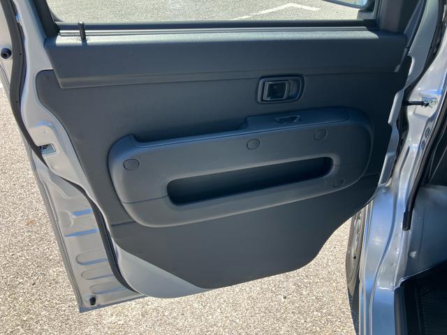 ハイゼットカーゴデラックスＳＡIIIオートマ　ＬＥＤヘッドライト　スモークガラス　オーバーヘッドシェルフ　トップシェイドガラス　衝突被害軽減装置　両側スライドドア　アイドリングストップ　リヤ障害物センサー　スピーカー一体ＡＭ／ＦＭラジオ（千葉県）の中古車